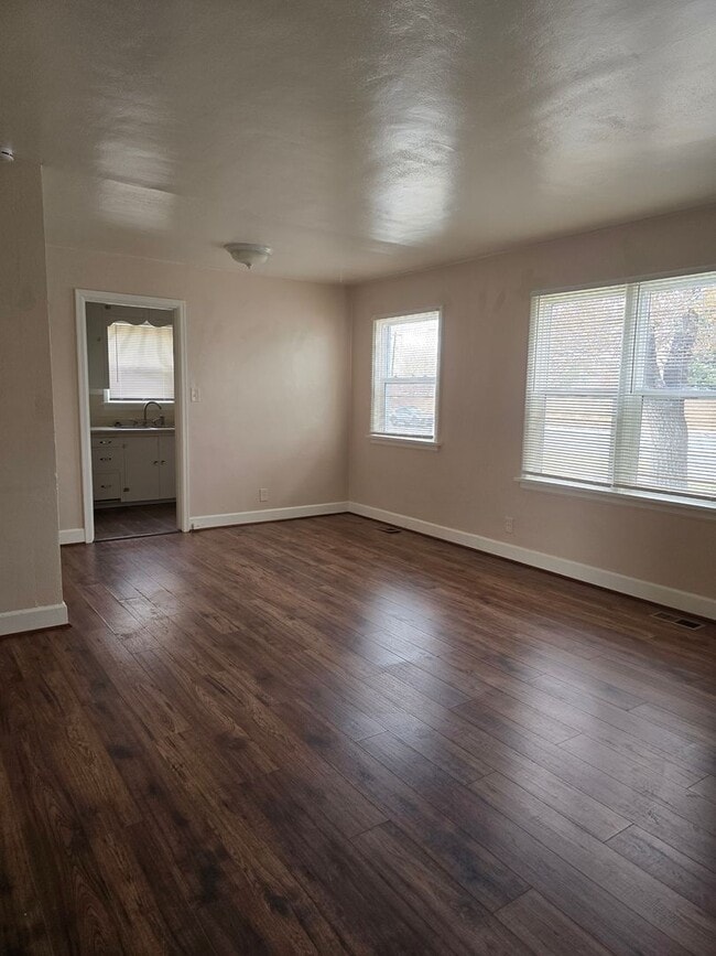 Building Photo - Eastside Charmer