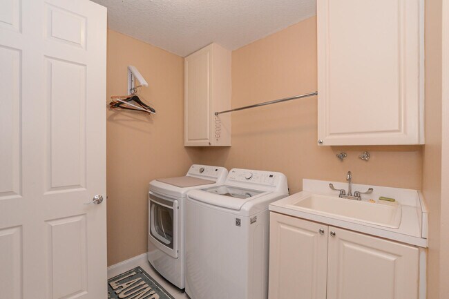Building Photo - 35 Harbour Isle Dr W