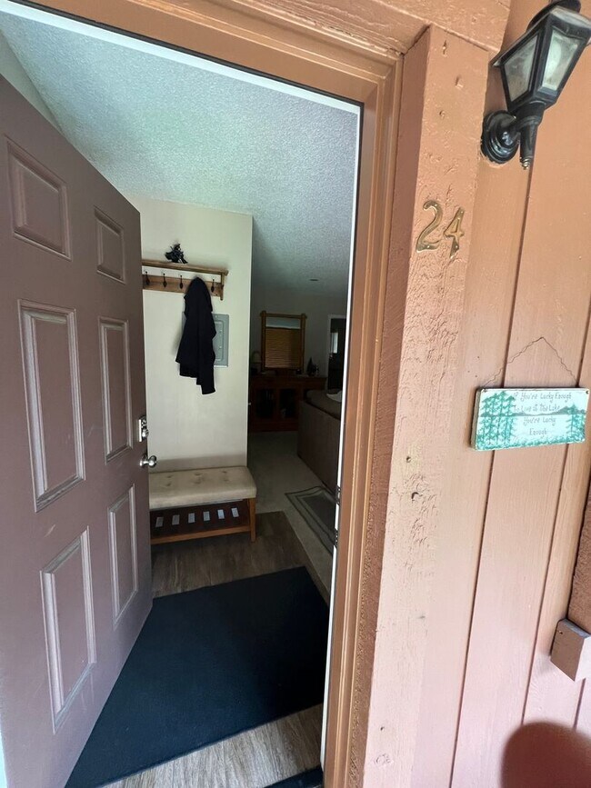 Building Photo - Fully furnished condo with pool