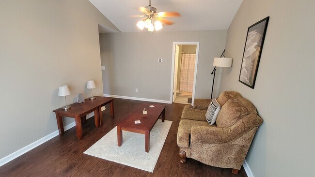 Building Photo - 2 Bed, 2 Bath Townhome in Mauldin is Available