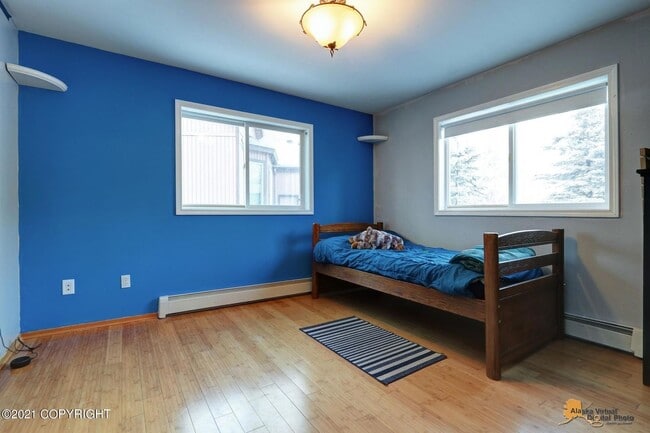 Building Photo - BEAUTIFUL, FULLY UPDATED SINGLE FAMILY HOM...