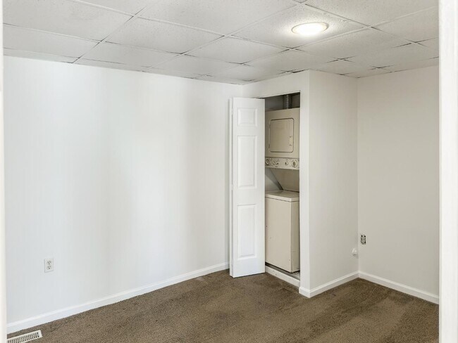 Building Photo - 14 N River St