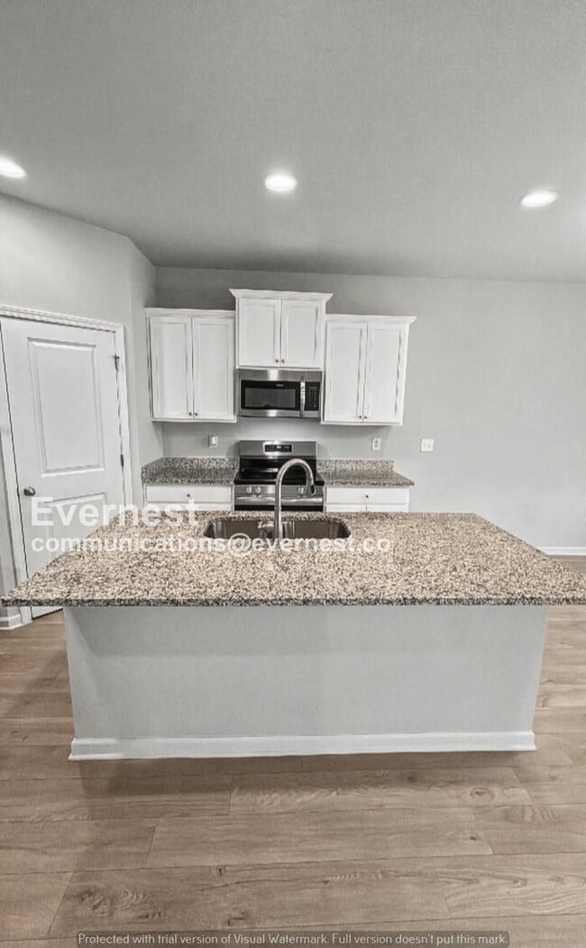 Building Photo - 3 Bed, 2.5 Bath Home with Garage / Pet-Friendly / Available Now!