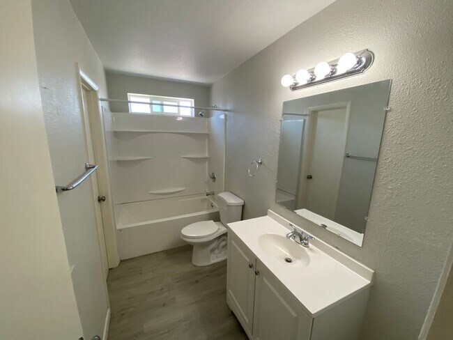 Building Photo - 2 Bedroom 2 Bath with Carport