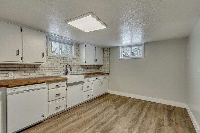 Building Photo - 718 N 100 W St