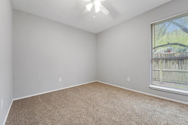 Building Photo - 22101 Moss Falls Ln