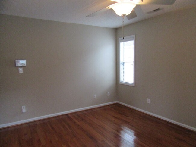 Building Photo - 937 Tiffany Ln