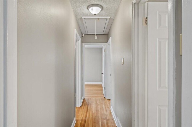 Building Photo - 1073 Ivy Rd