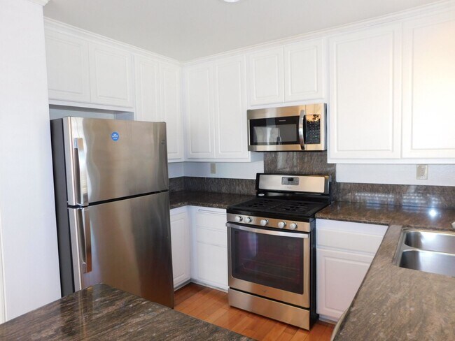 Building Photo - Charming 4 Bed, 2 Bath, Single-Story home in Fullerton.