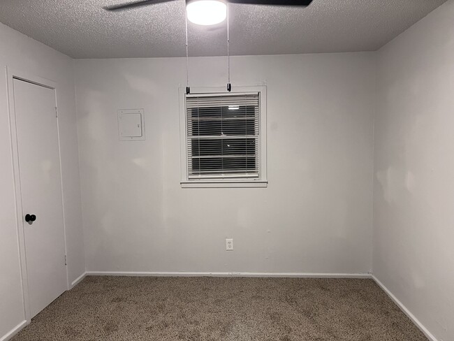 Building Photo - 707 47th St