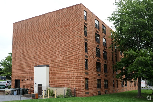 Building Photo - Essex House