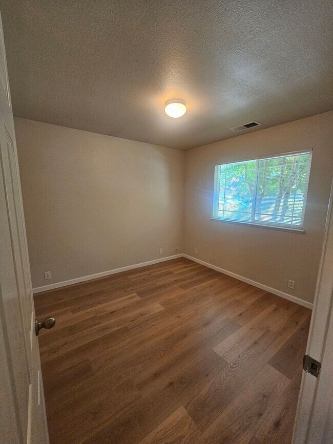 Building Photo - Spacious 3-Bed, 2-Bath Duplex with Private...