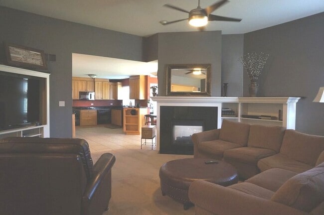 Building Photo - 8566 Huckins Dr