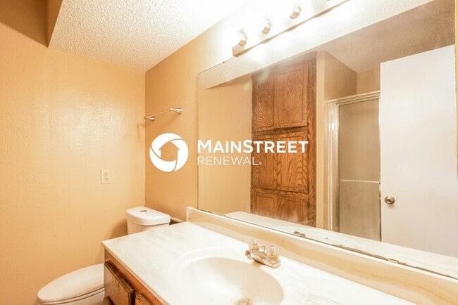 Building Photo - 3 Bedroom Pet-Friendly Home in Oklahoma City, OK with Main Street Renewal