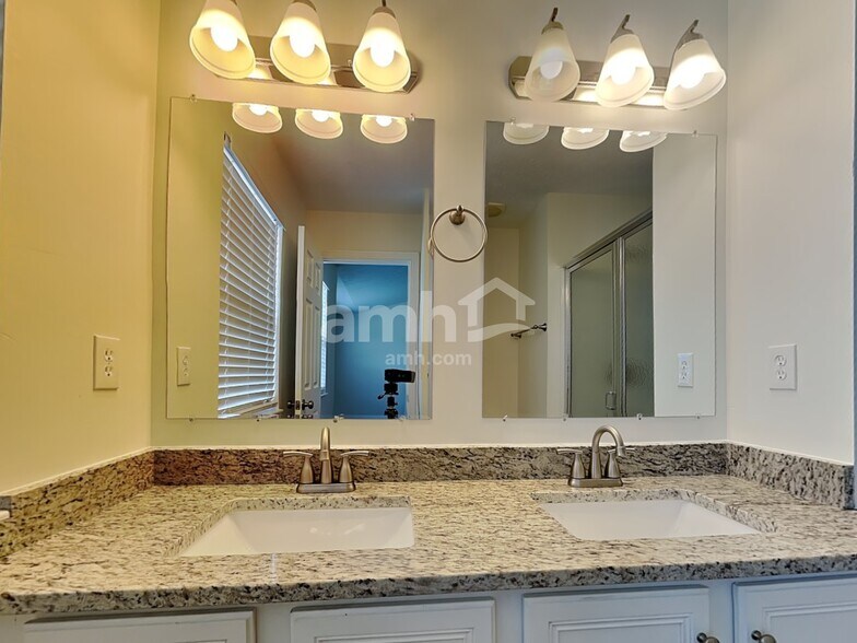 Building Photo - 10425 Sharpsburg Dr