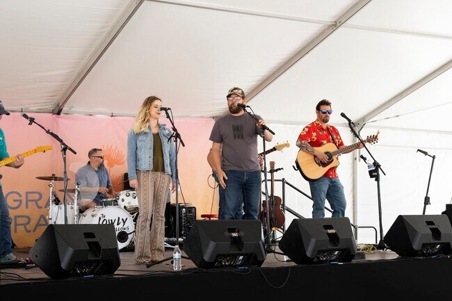 Building Photo - 16806 Old Wagon Wy