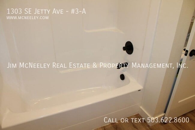 Building Photo - 1303 SE Jetty Ave