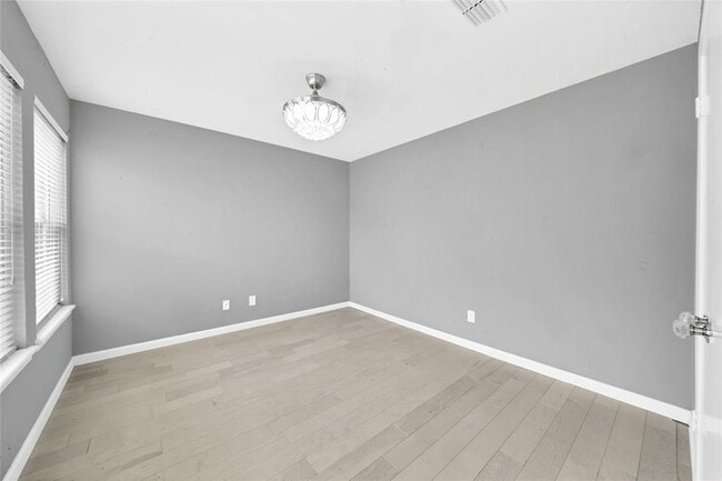 Building Photo - 803 Chateau Pl