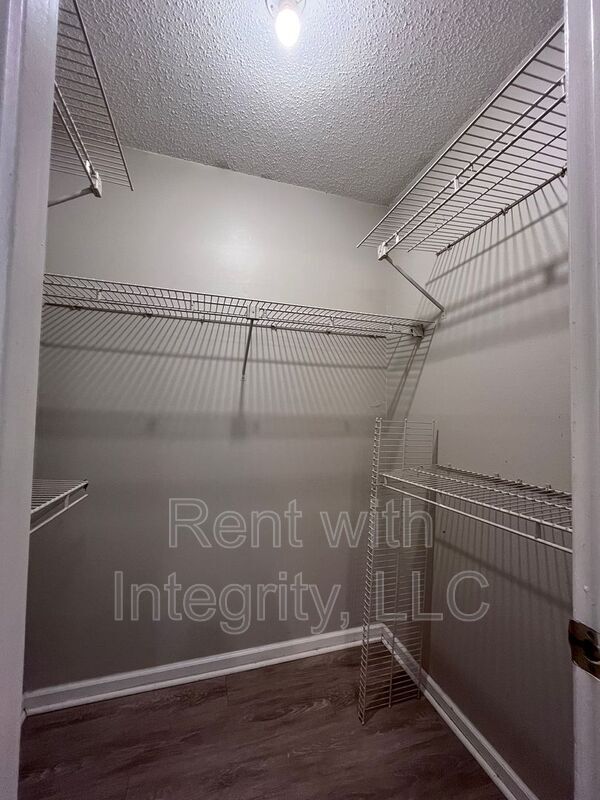Building Photo - 2661 Faversham Dr