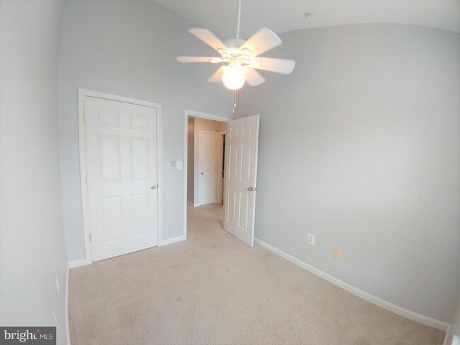 Building Photo - 8 Harbour Heights Dr