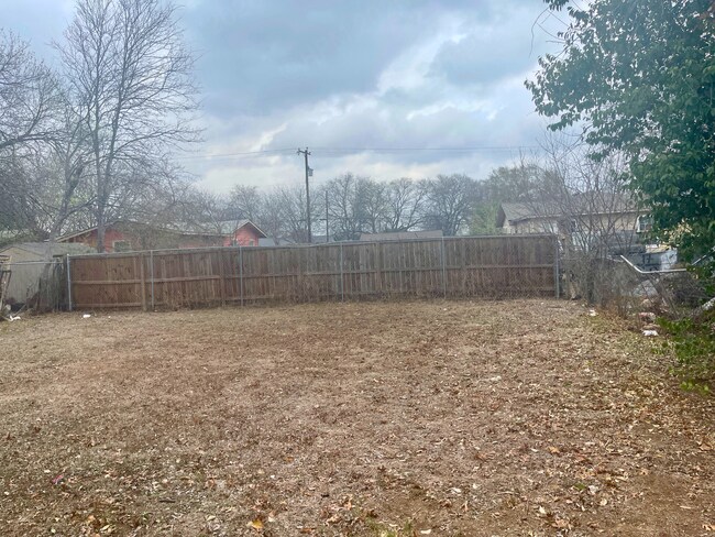 Building Photo - Charming 2 Bedroom Home Near Historic Landmarks in San Antonio