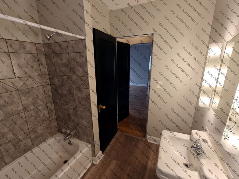 Building Photo - 417 W 14th St