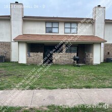 Building Photo - 1813 Cedarhill Dr
