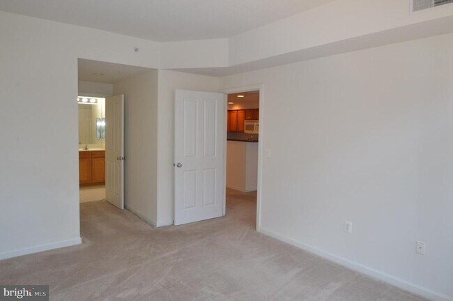 Building Photo - 4490 Market Commons Dr
