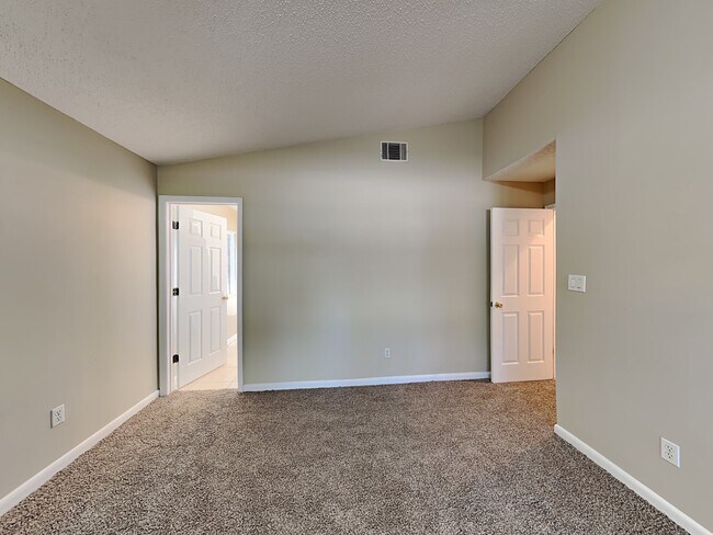 Building Photo - 951 Blueberry Hollow Ct