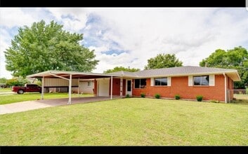 Building Photo - Completely Remodeled 3 bedroom with 2 huge...