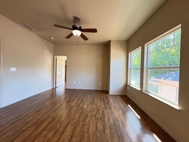 Building Photo - Remodeled Two Bedroom Quadplex Unit