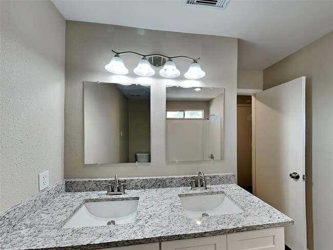 Building Photo - 16118 April Ridge Dr