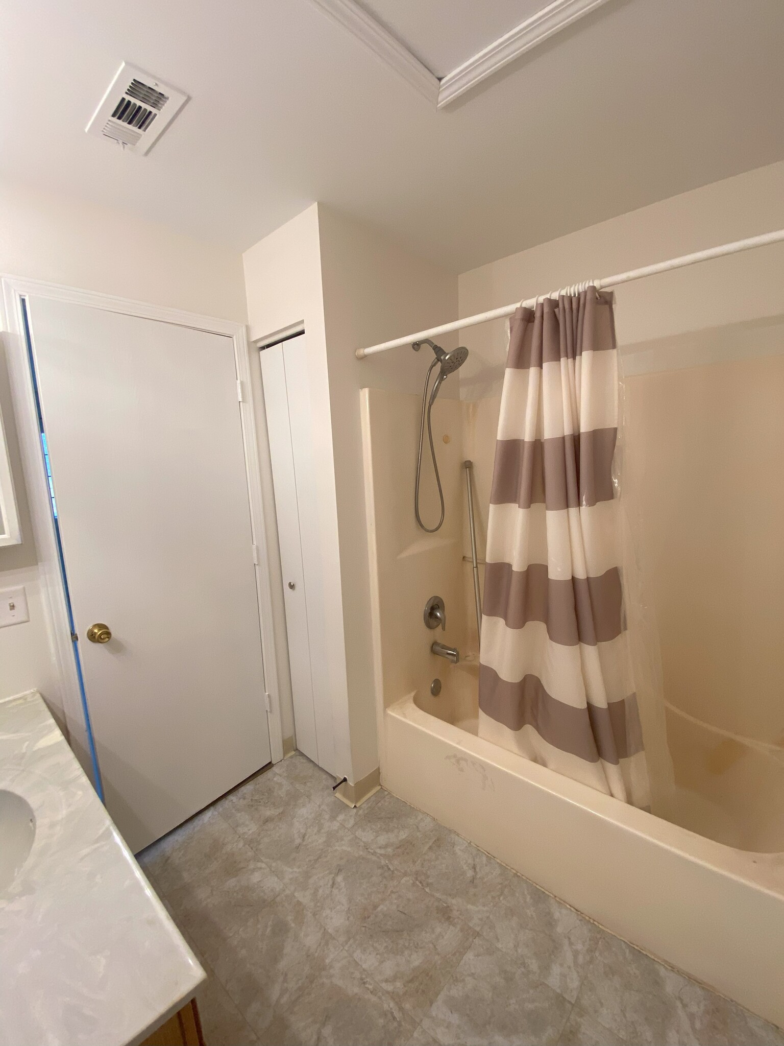 Bathroom2View2 - 295 Woodridge Cir