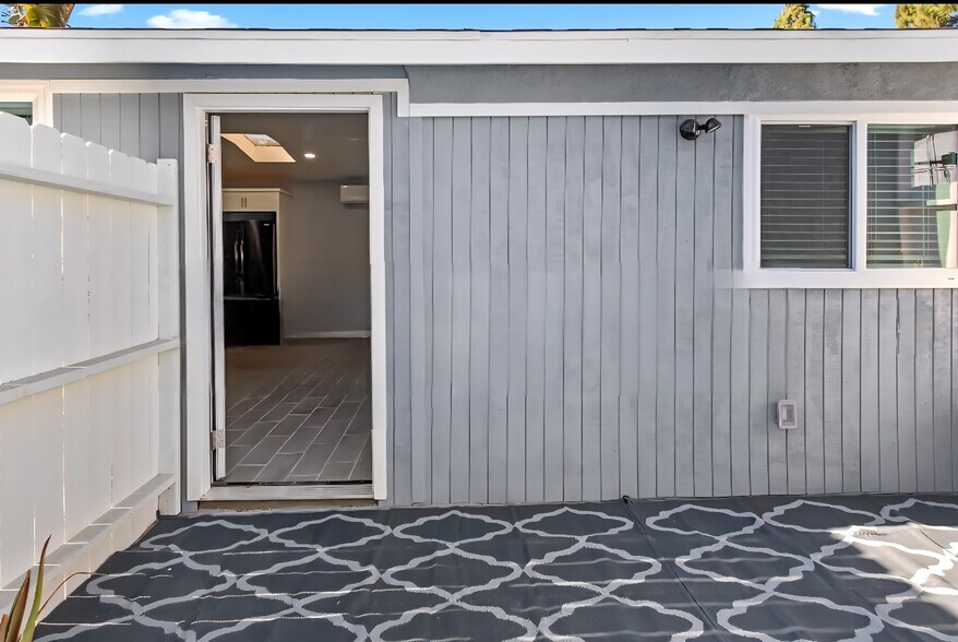 Building Photo - 4159 La Salle Ave