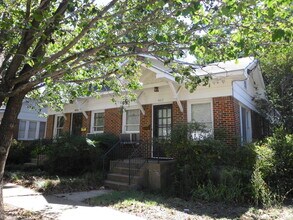 Building Photo - Adorable Duplex Unit Near the Arts District!
