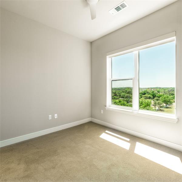 Building Photo - 1300 W 5th St