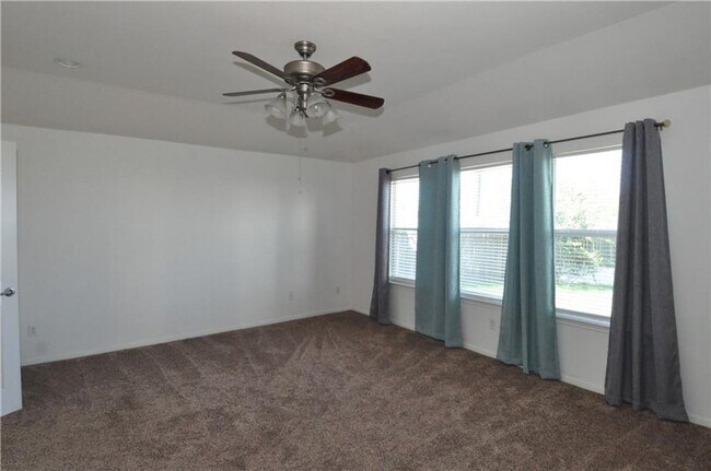 Building Photo - Beautiful home walking distance to Hutto H...