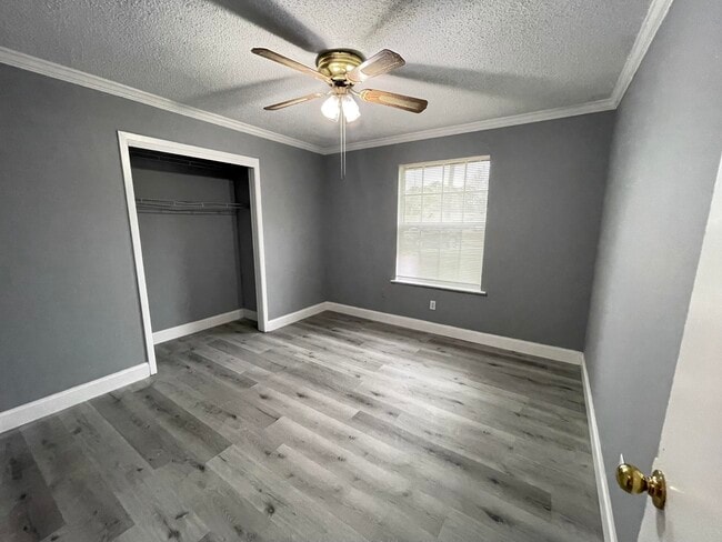 Building Photo - 1607 Date Palm Dr