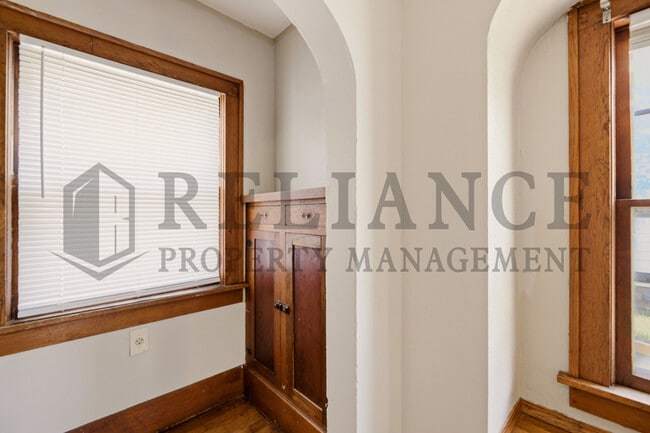 Building Photo - 432 S Osage St