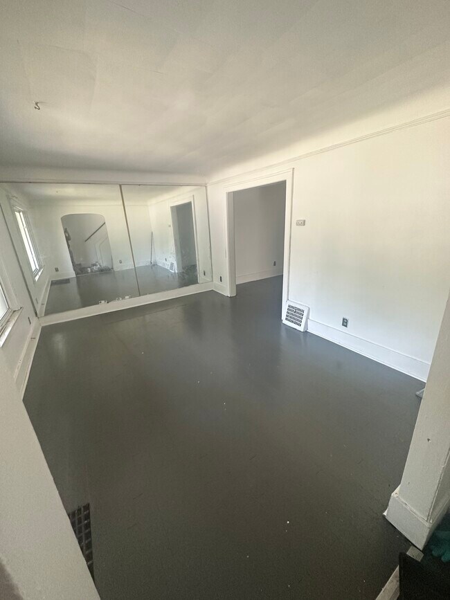 Building Photo - 16171 Santa Rosa Dr