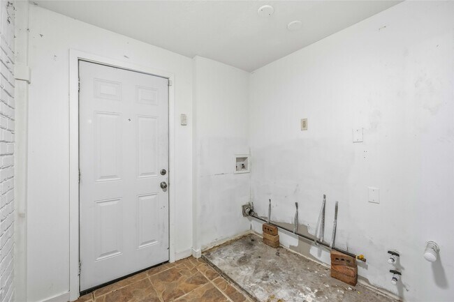 Building Photo - 435 Rollingwood St