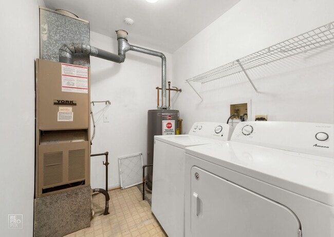 Building Photo - Two Bedroom Condo in Wheaton