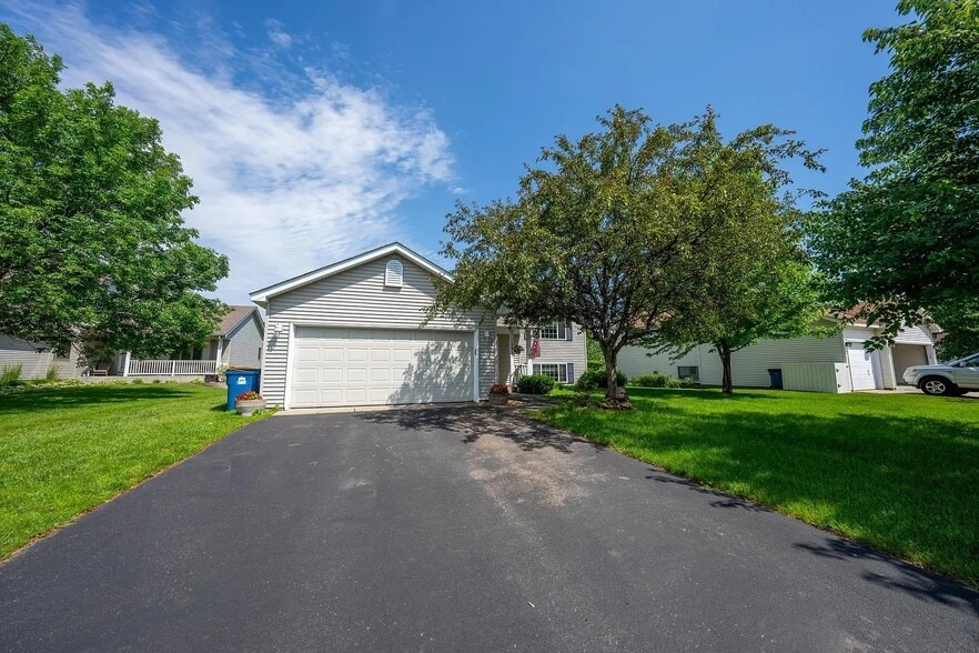 Building Photo - 1281 Applewood Way