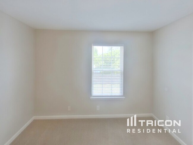 Building Photo - 820 Chickamauga Dr