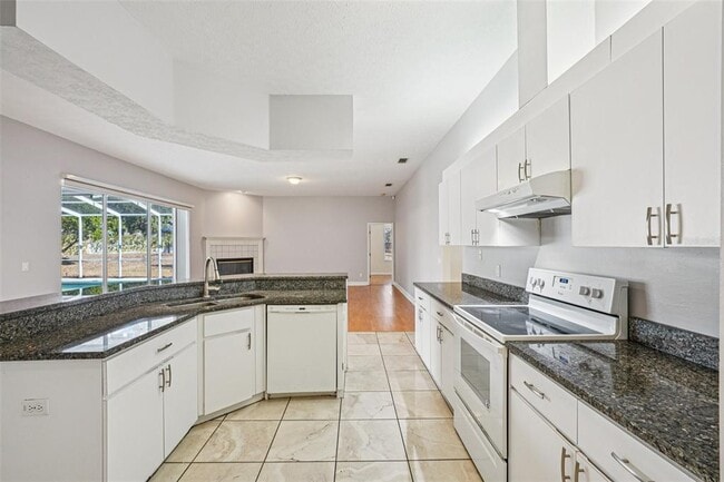 Building Photo - 918 Academy Dr