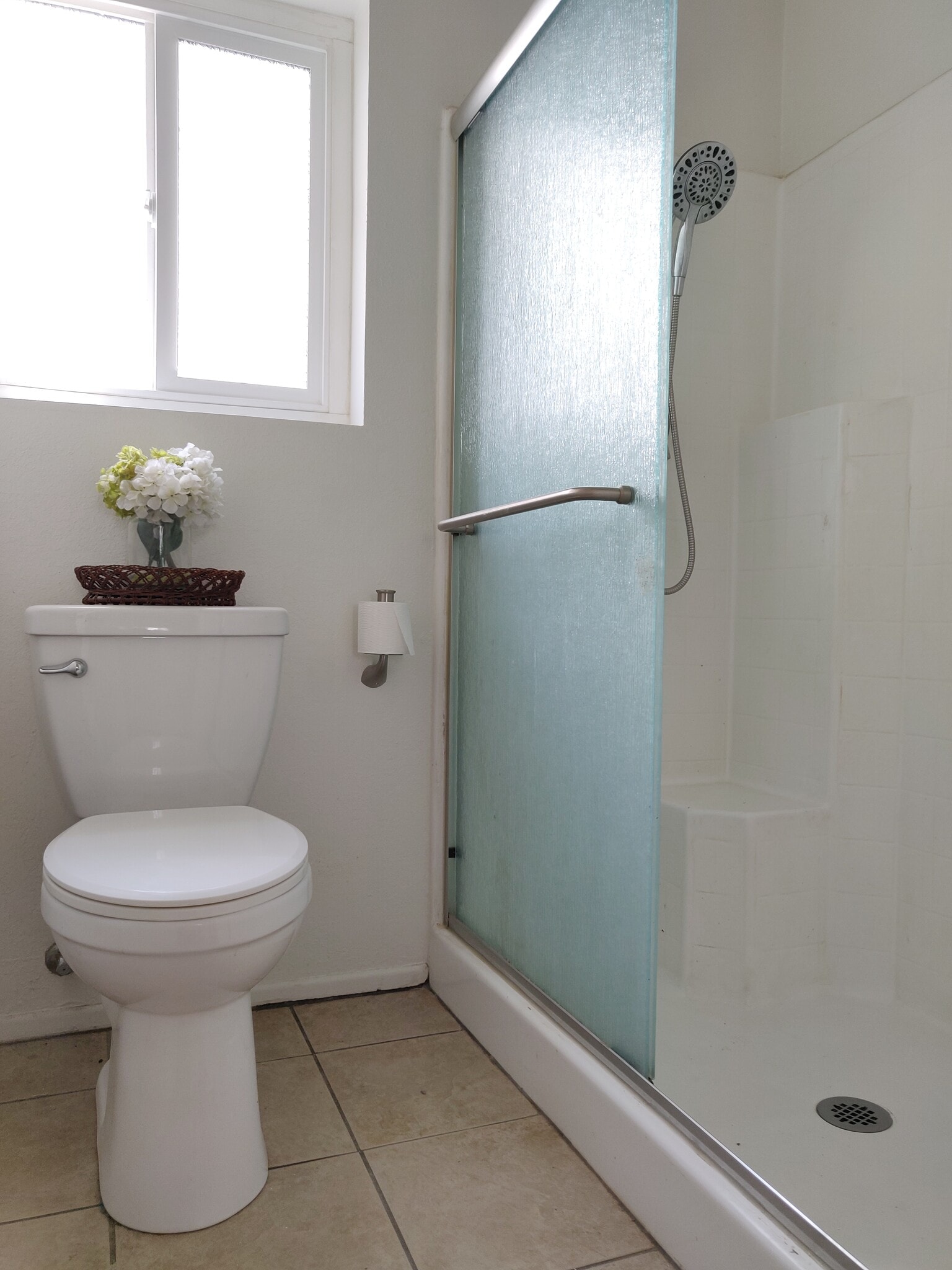 Master bathroom_2 - 3124 Oakview Ln