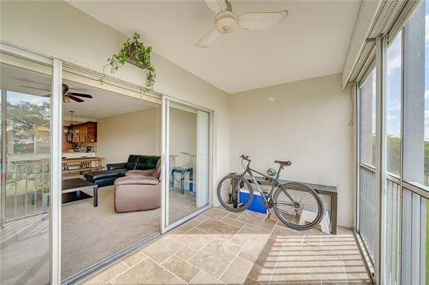 Building Photo - 3050 N Palm Aire Dr