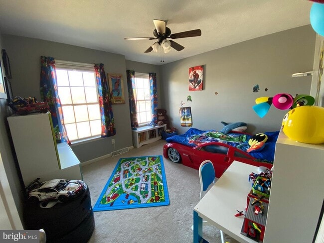 Building Photo - 45 S Strawberry Hill Dr