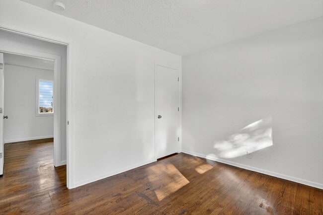 Building Photo - 4 bedroom: Single Level SE Portland Home