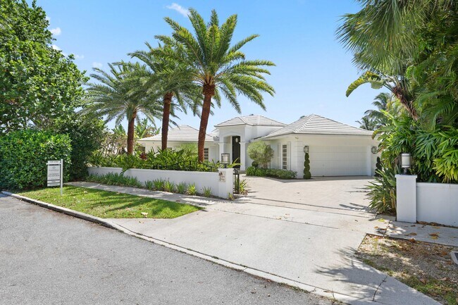 Building Photo - 2204 Notre Dame Dr
